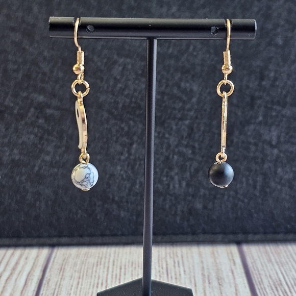 NWT Black White & Gold Yin & Yang Dangle Earrings - Picture 6 of 11